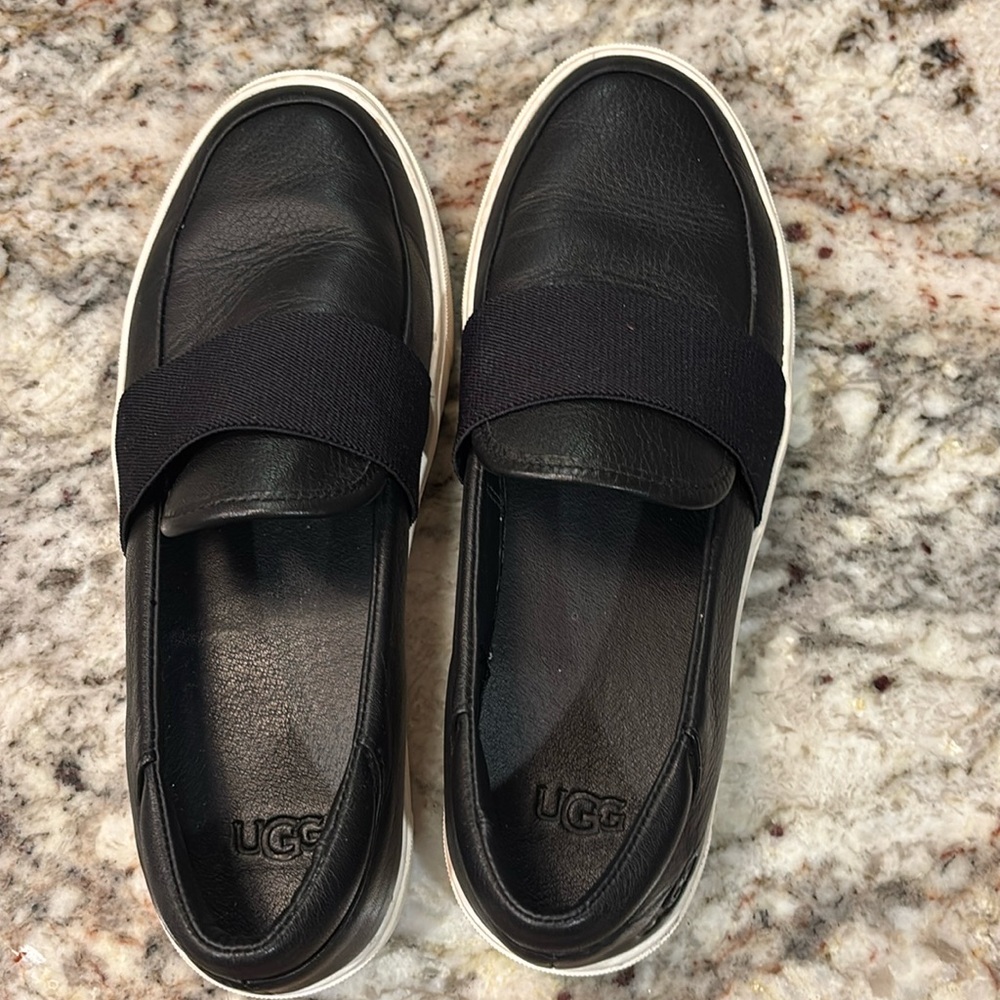 Women’s Ugg loafers in lightly worn condition. Black leather with white sole.